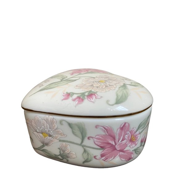 Vintage Prima Otagiri Japan Porcelain Heart Shaped Lidded Trinket Box Floral - Picture 4 of 11
